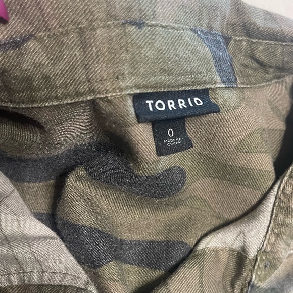 Torrid Camo Button Up - Picture 4 of 6